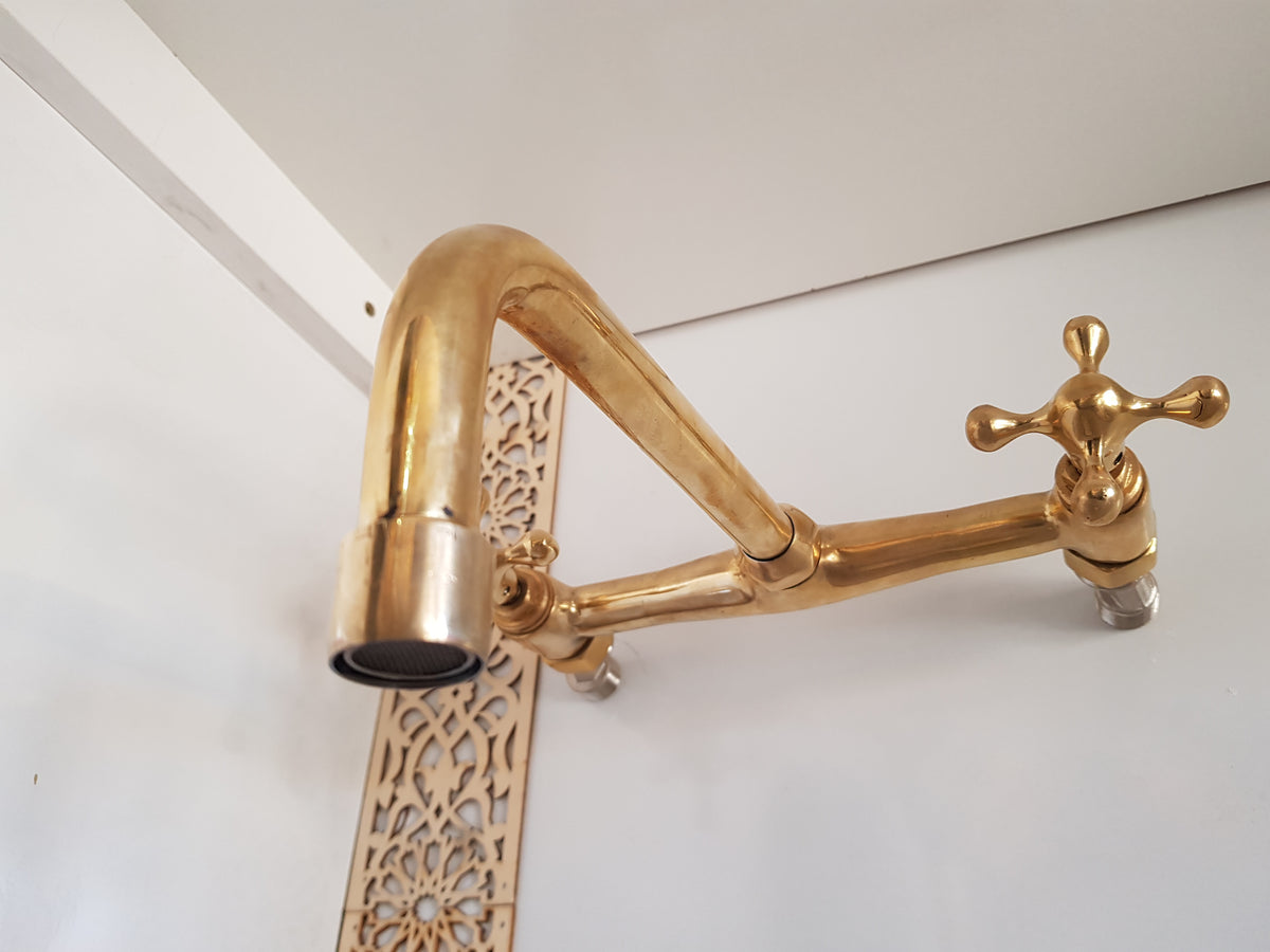 Küchenarmatur zur Wandmontage aus Messing – Küchenarmatur im Antikmessing-Stil