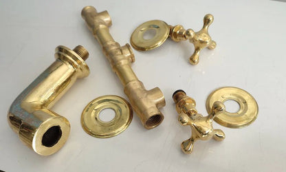 Unlackierte, wandmontierte Messing-Badezimmerarmatur im Vintage-Stil mit Goldfinish und traditionellen Griffen 