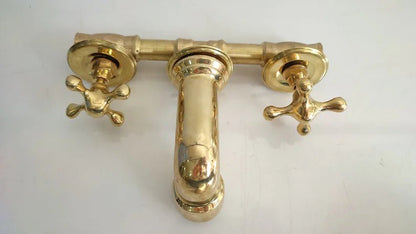 Unlackierte, wandmontierte Messing-Badezimmerarmatur im Vintage-Stil mit Goldfinish und traditionellen Griffen 