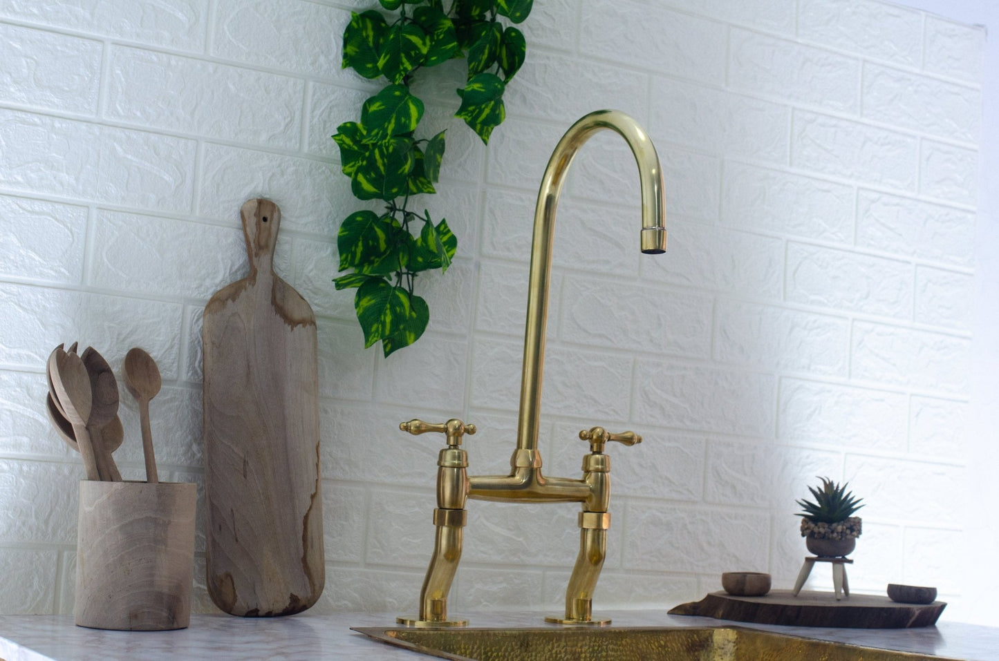 Discover Timeless Beauty and Efficiency with our #UnlacqueredBrassFaucet: A Perfect Blend of Old-World Romance and Sustainability