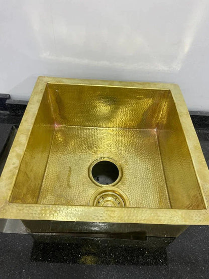Massives, unlackiertes Messing-Unterbauspülbecken mit Hammerschlag-Optik, Küchenbarspüle, Inselspüle, Außenspüle, individuell anpassbar, kostenloser Messing-Ablaufgarnitur inklusive