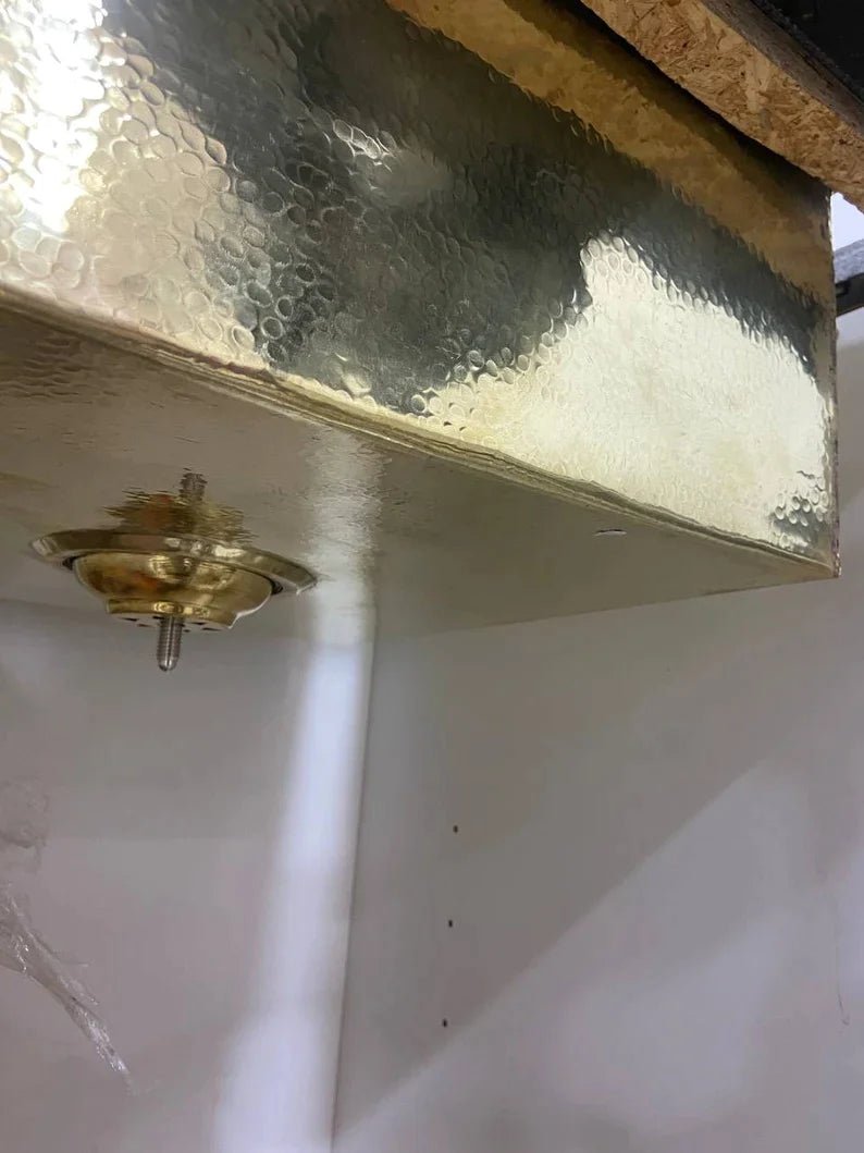 Massives, unlackiertes Messing-Unterbauspülbecken mit Hammerschlag-Optik, Küchenbarspüle, Inselspüle, Außenspüle, individuell anpassbar, kostenloser Messing-Ablaufgarnitur inklusive