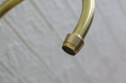 Unlackierte Beine, Brückenarmatur + Spülbecken, unlackiertes Sieb