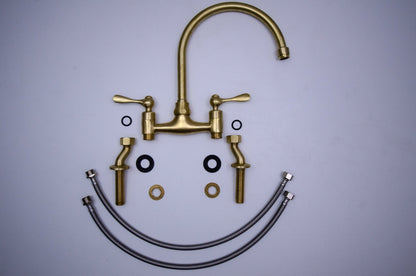 Küchenarmatur aus unlackiertem Messing – Brückenarmatur aus unlackiertem Messing